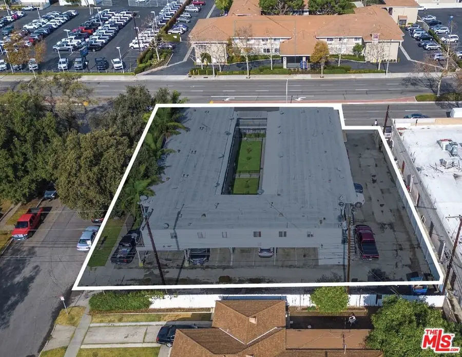 902 E 17th Street, Santa Ana, CA 92701 - #2