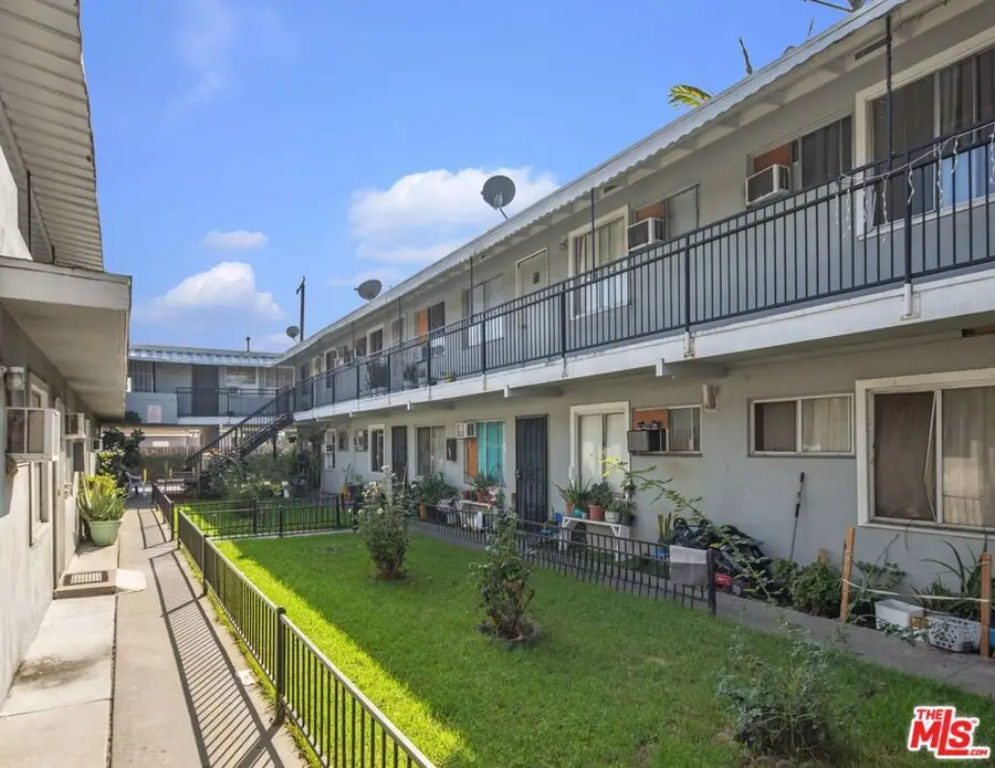 902 E 17th Street, Santa Ana, CA 92701 - #3