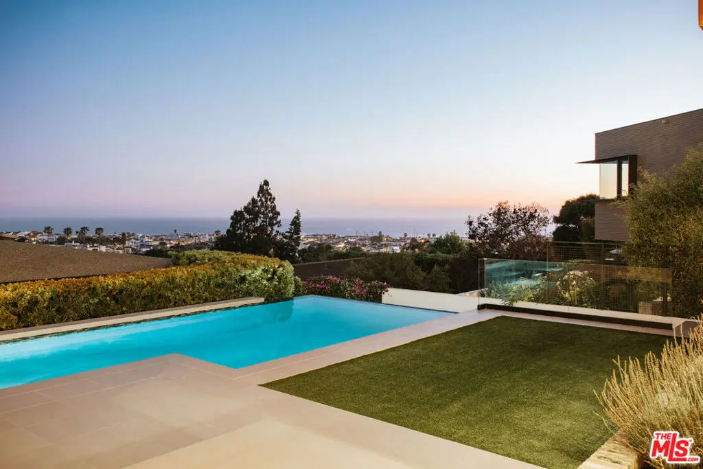 934 1st Street, Manhattan Beach, CA 90266 - #1