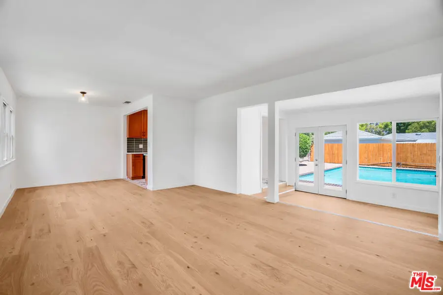 18319 Erwin Street, Tarzana, CA 91335 - Image #3