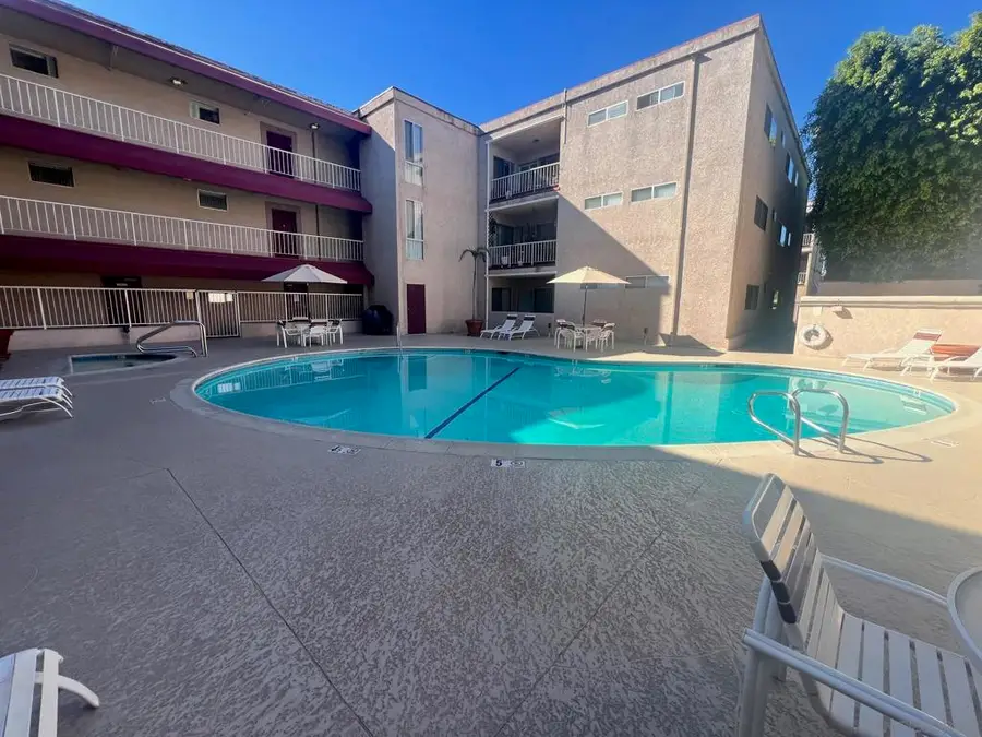 4487 Colbath Ave #207, Sherman Oaks, CA 91423 - Image #3