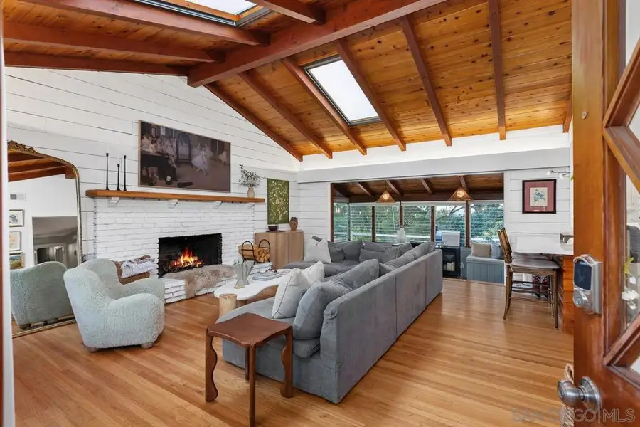 1051 Crest View Rd, Vista, CA 92081 - Image #2