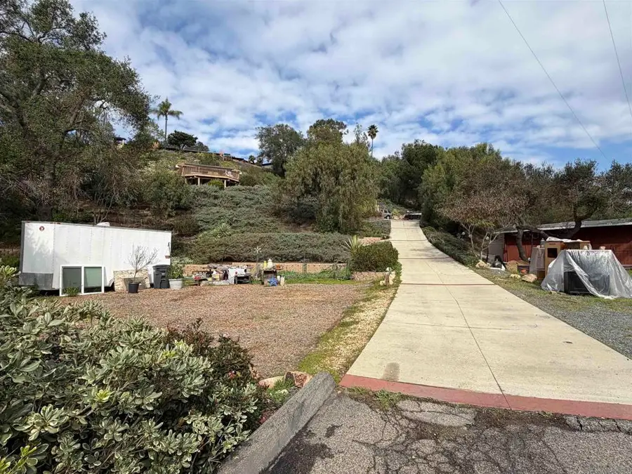 2416 Gird Rd, Fallbrook, CA 92028 - #2