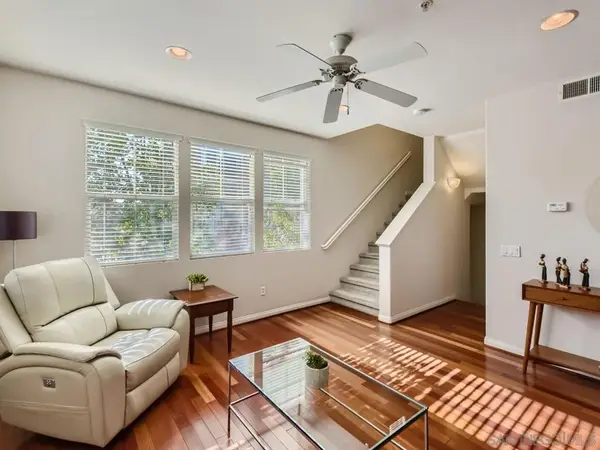 8761 Plaza Park Ln, San Diego, CA 92123