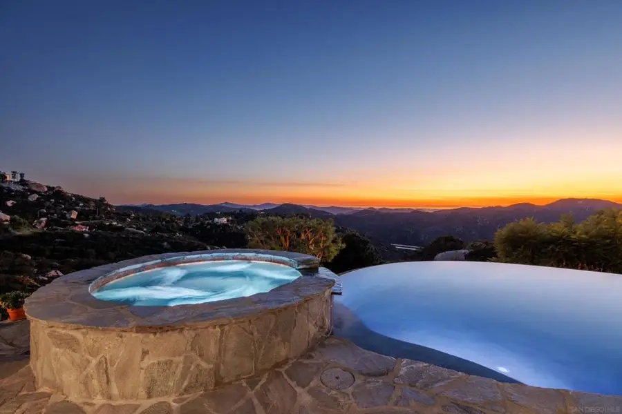 29166 Meadow Glen Way West, Escondido, CA 92026 - Image #2