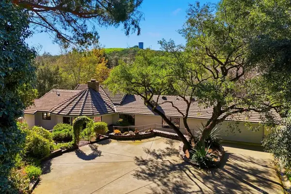 432 Arnold Way, Alpine, CA 91901