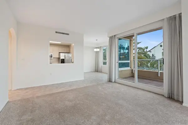 3890 Nobel Dr. #306, San Diego, CA 92122