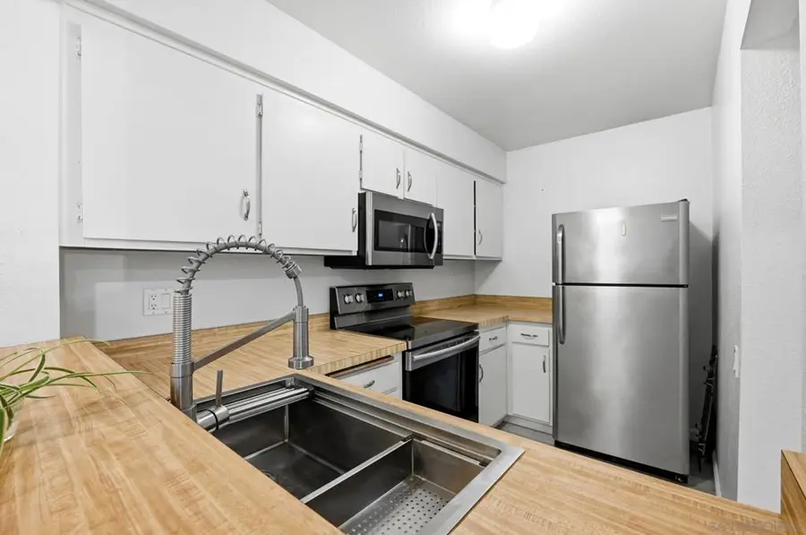 8019 Caminito De Pizza #B, San Diego, CA 92108 - #3