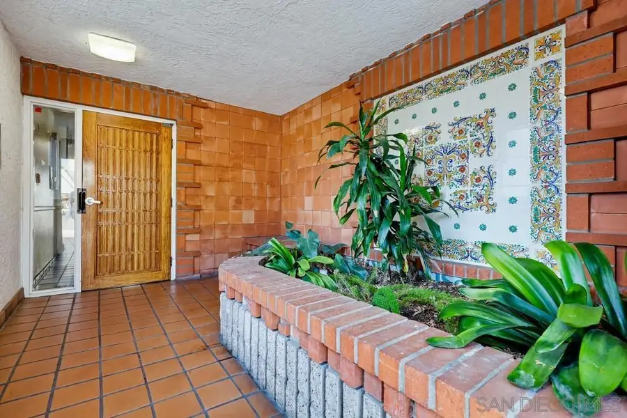 8324 Regents Rd #2E, San Diego, CA 92122 - #3