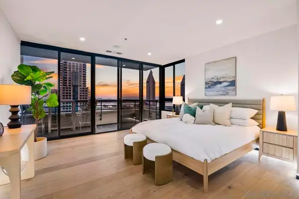 700 Front St #1402, San Diego, CA 92101