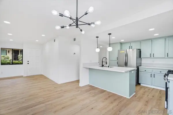 345 N Melrose Dr #C, Vista, CA 92083