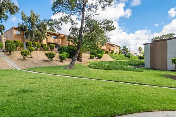 1051 Rock Springs #202, Escondido, CA 92026