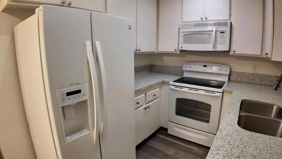 6330 Genesee Ave #213, San Diego, CA 92122 - #3