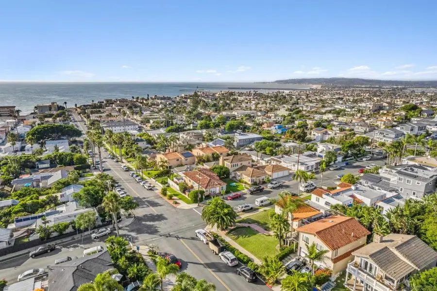 1558-1564 Ebers St., San Diego, CA 92107 - #2