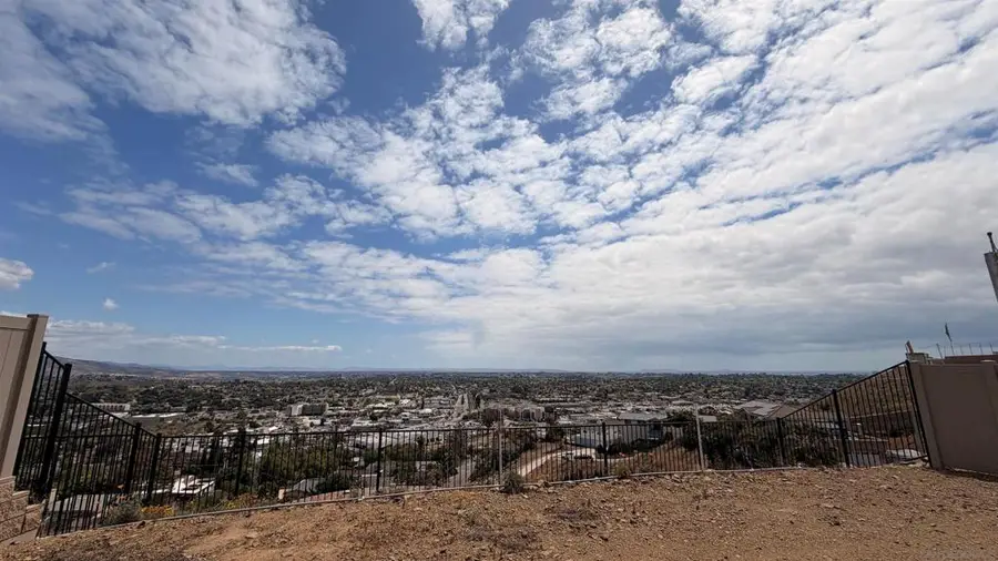 7795 La Mesa Summit Dr, La Mesa, CA 91941 - #3