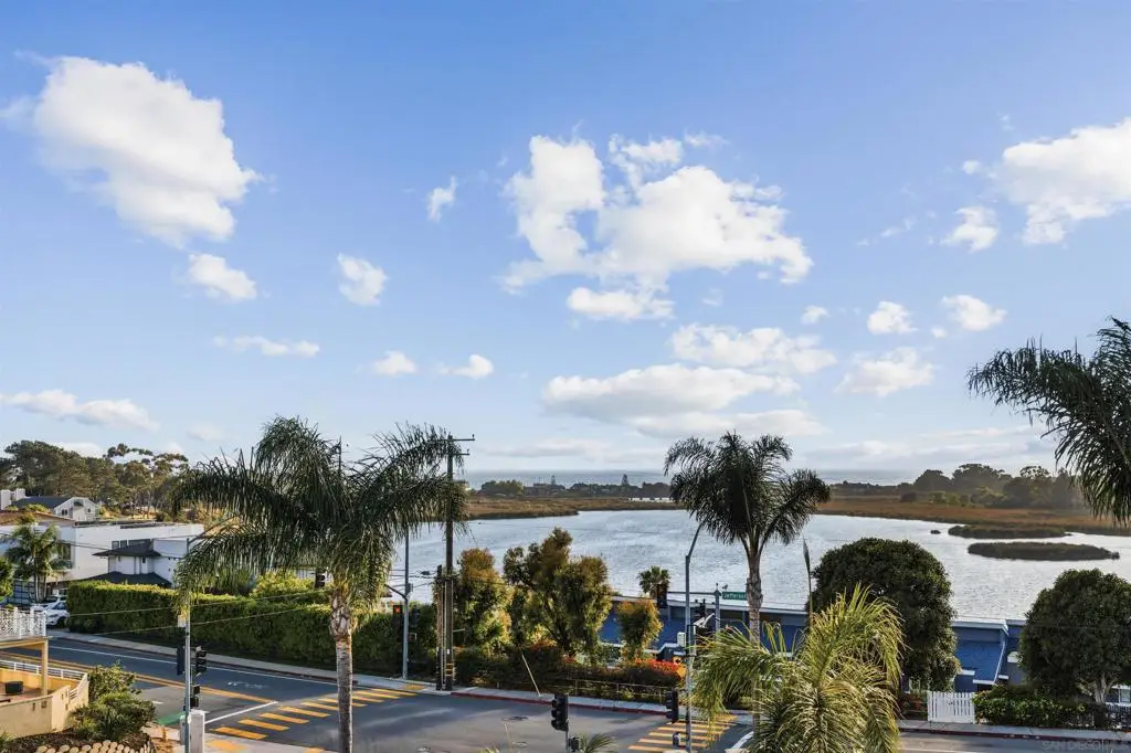 1128 Las Flores, Carlsbad, CA 92008 - #1