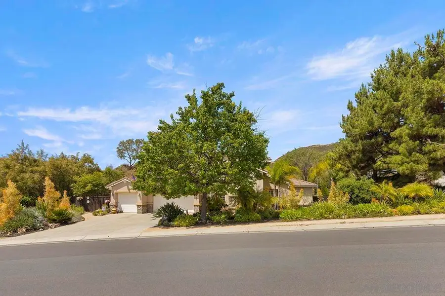 2494 San Clemente Ave, Vista, CA 92084 - #2