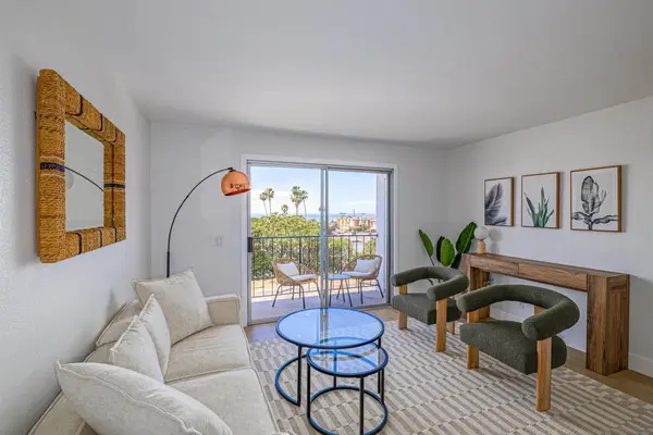 3020 Cowley Way #208, San Diego, CA 92117