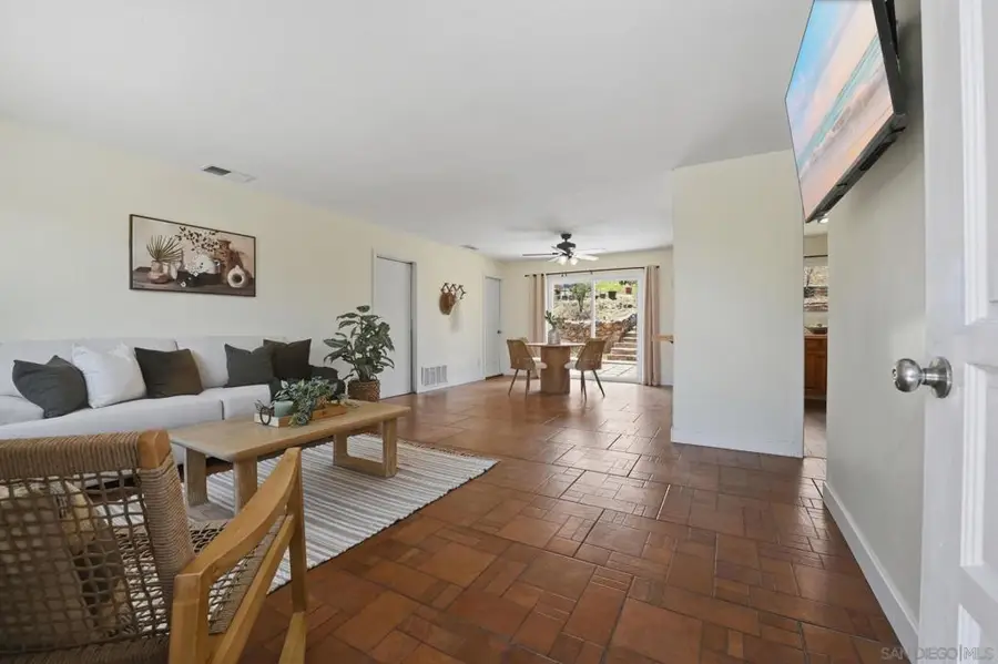 515 Ross Dr, Escondido, CA 92029 - #2