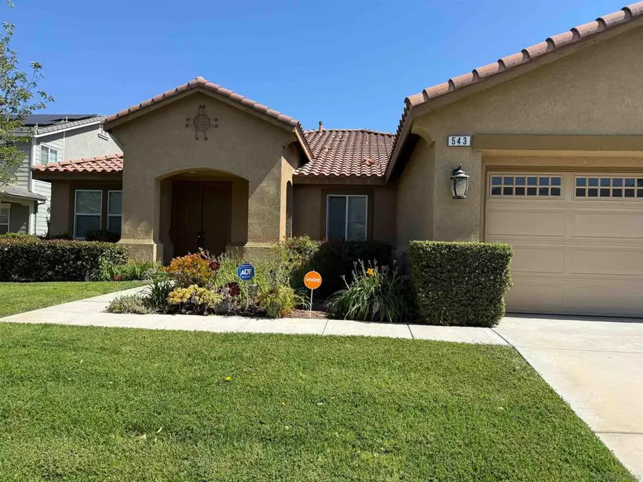 543 Silverhawk Dr, Corona, CA 92879 - #2