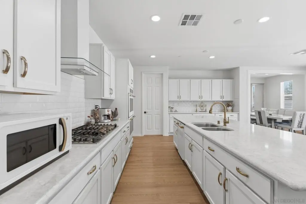 34490 Bloombery Rd, Murrieta, CA 92563 - #1