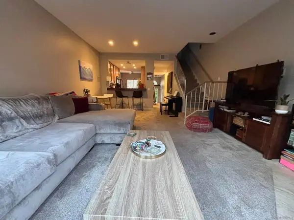 7737 Caminito Monarca #105, Carlsbad, CA 92009