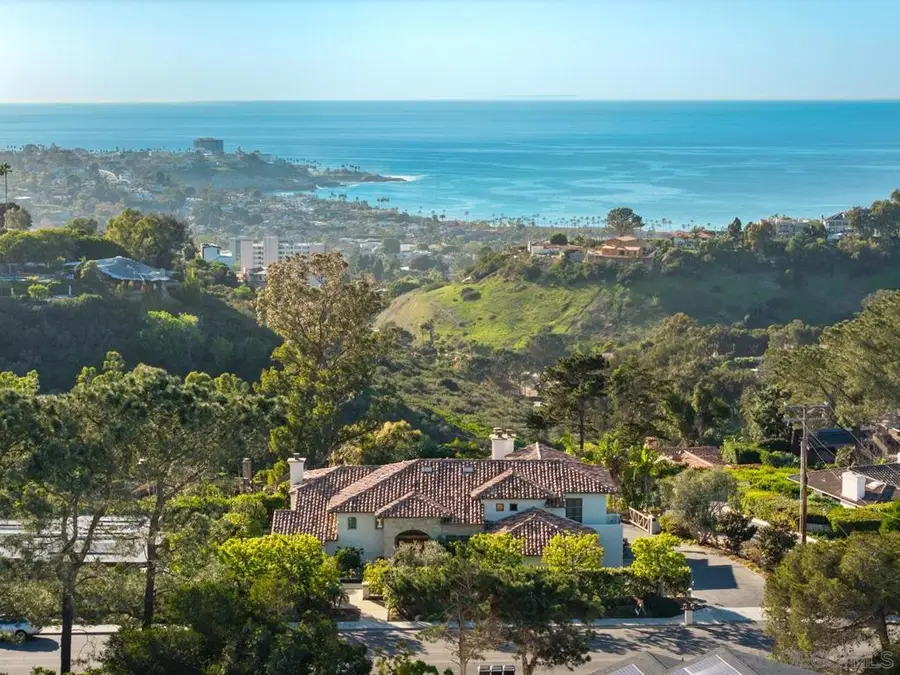 8080 La Jolla Scenic Dr N, La Jolla, CA 92037 - #3