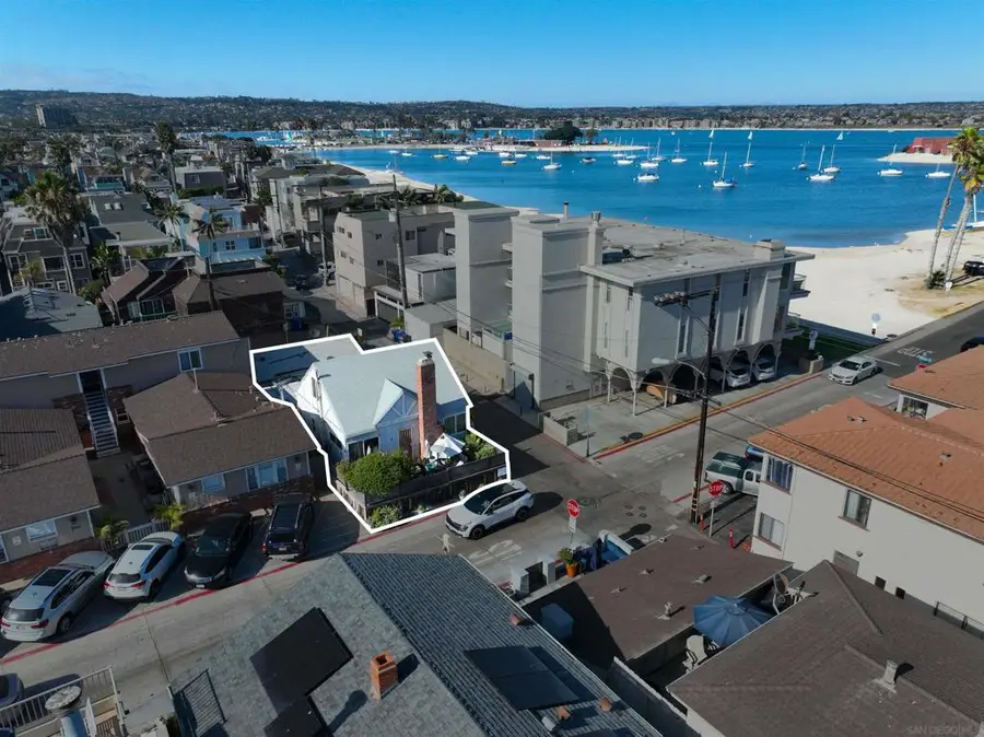 3510 Bayside Lane, San Diego, CA 92109 - #3