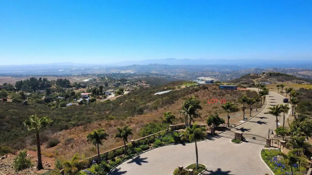 2220 Panoramic Dr., Vista, CA 92084 - #1