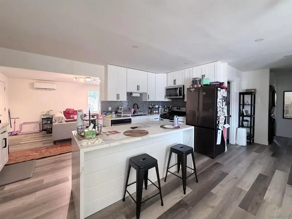 1171 Woodrail Dr, Vista, CA 92083 - #1