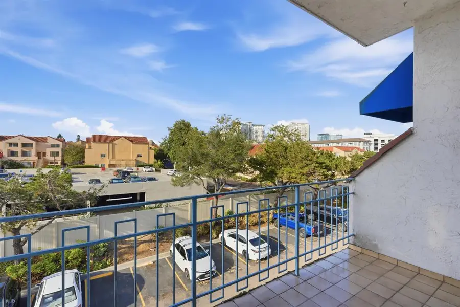 8310 Regents Rd #3H, San Diego, CA 92122 - #2