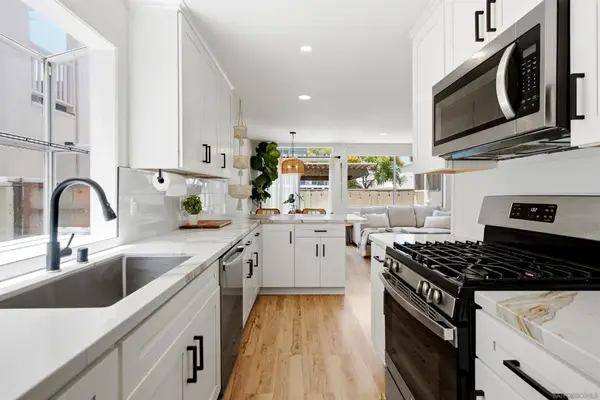 3063 Barnard St #1, San Diego, CA 92110