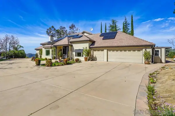 29059 Meadow Glen Wy W, Escondido, CA 92026