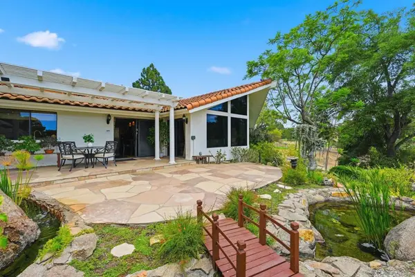 10649 Meadow Glen Way E, Escondido, CA 92026