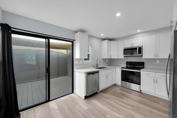 1235 River Glen Row #83, San Diego, CA 92111