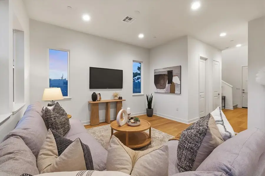 744 Michael Ct, Vista, CA 92081 - #2