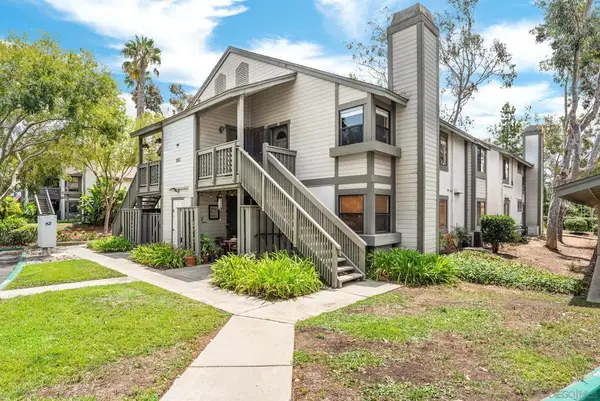 1953 Wellington Ln #4, Vista, CA 92081
