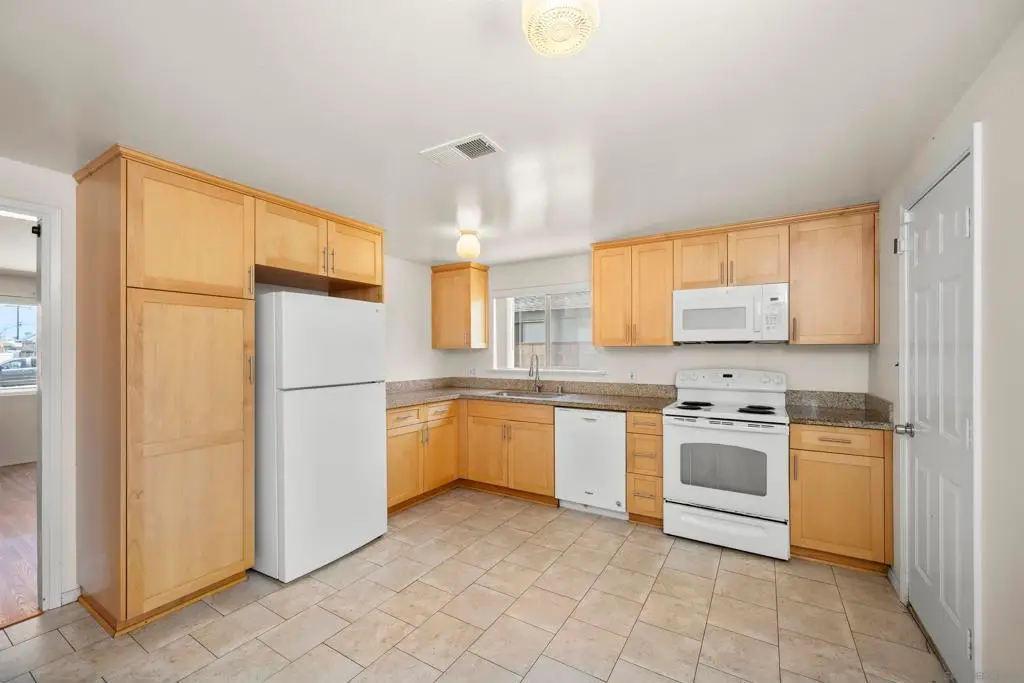 941 Grove Ave, Imperial Beach, CA 91932 - #1
