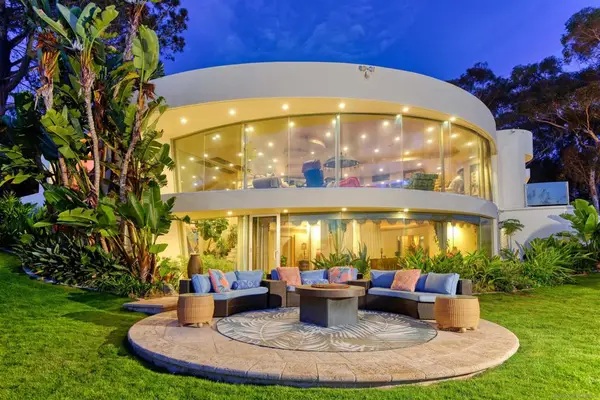 9090 La Jolla Shores Ln., La Jolla, CA 92037