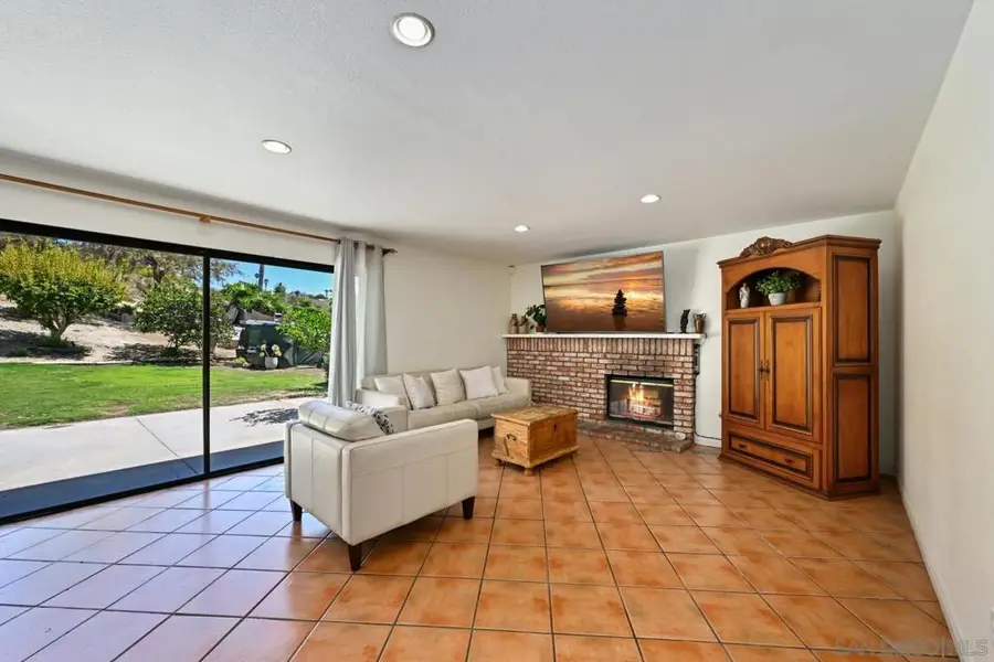 2884 Brandeis Dr., Oceanside, CA 92056 - #2