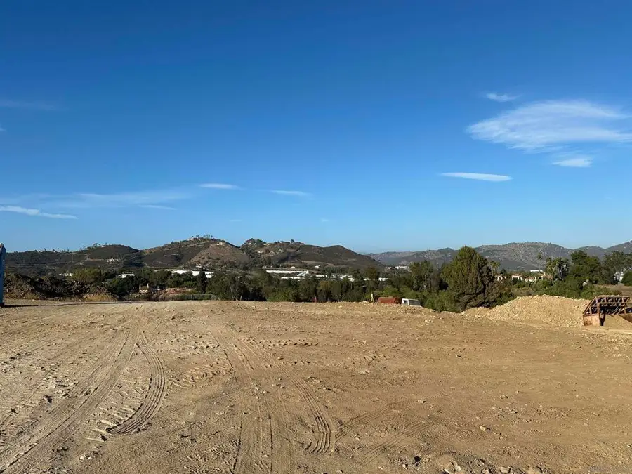 1656 Siddall Drive, Vista, CA 92084 - #2