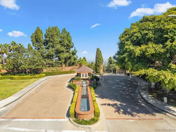 6055 Hillpointe Row, La Jolla, CA 92037