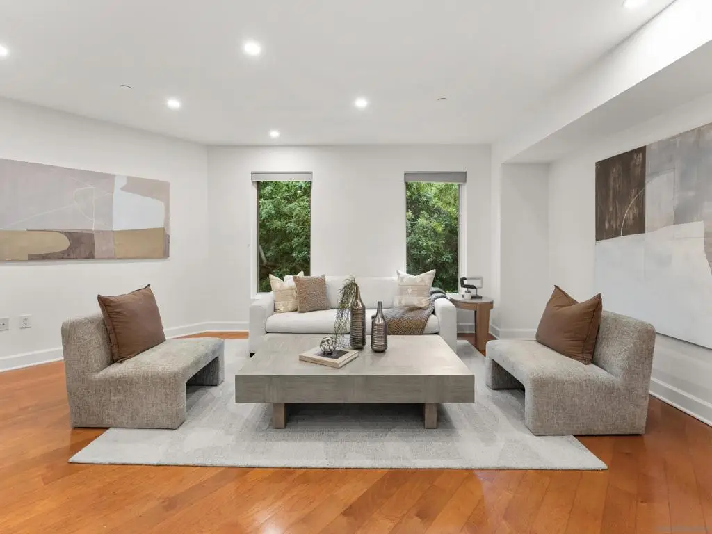 1040 Genter #305, La Jolla, CA 92037 - #1