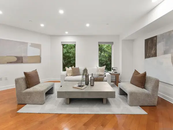 1040 Genter #305, La Jolla, CA 92037