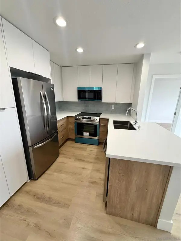 3020 Cowley Way #207, San Diego, CA 92117