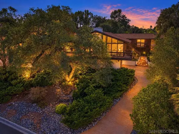 10232 Sage Hill Way, Escondido, CA 92026