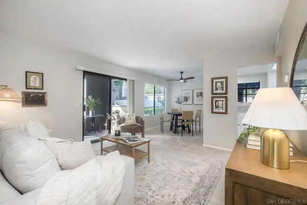 1087 Shadowridge Dr #107, Vista, CA 92081