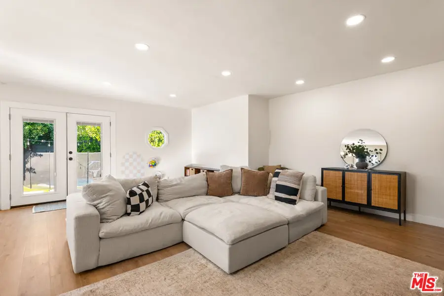 17109 Burton Street, Lake Balboa, CA 91406 - #3