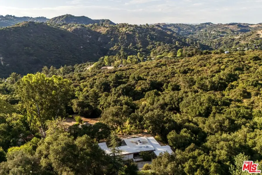 21269 Entrada Road, Topanga, CA 90290 - #2
