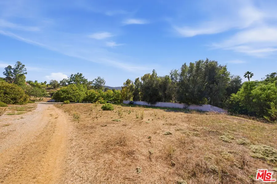 2011 Delphine Lane, Calabasas, CA 91302 - #2